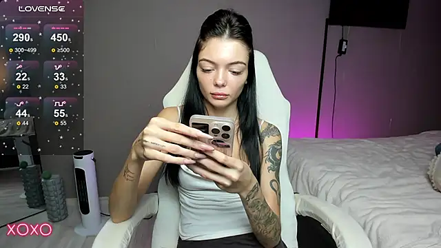 Snapshot of Mariella_Adamss chatting on October 9, 2025, 1:31 pm Mariella Adamss online show from October 9, 2025, 1:31 pm