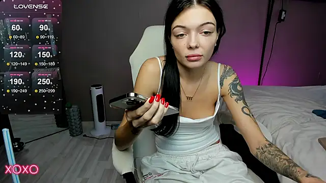 Snapshot of Mariella_Adamss chatting on October 17, 2025, 1:03 pm Mariella Adamss online show from October 17, 2025, 1:03 pm