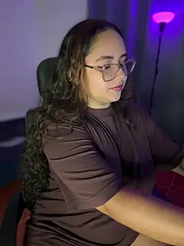 Snapshot of CurlyGirl_1 chatting on May 23, 2026, 11:42 pm CurlyGirl 1 online show from May 23, 2026, 11:42 pm