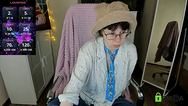 Melissa Wells online show from October 3, 2025, 9:34 pm