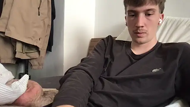 Snapshot of hungandfun05 chatting on October 8, 2025, 1:53 pm hungandfun05 online show from October 8, 2025, 1:53 pm