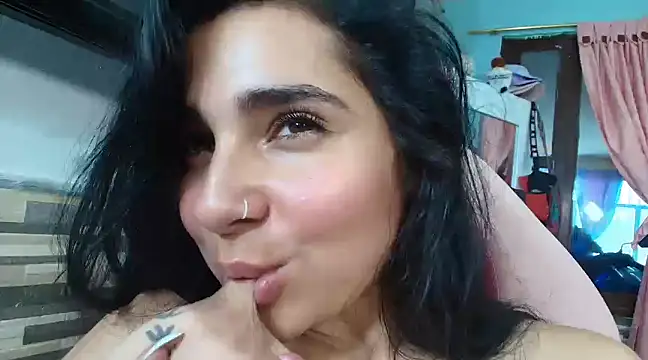 Meganmilk1 online show from December 20, 2024, 4:57 pm