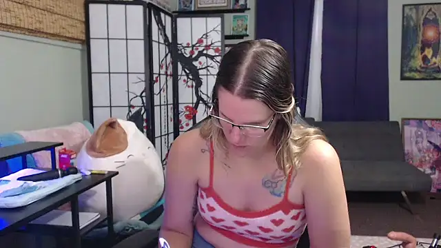 Sarahtineke online show from October 27, 2025, 4:22 pm