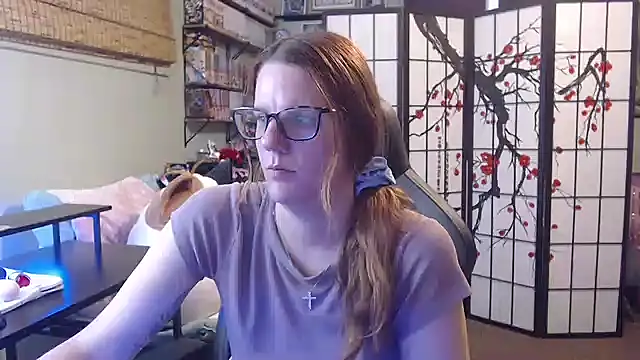 Snapshot of Sarahtineke chatting on July 9, 2026, 4:22 pm Sarahtineke online show from July 9, 2026, 4:22 pm