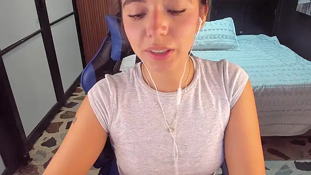 Snapshot of NicolRoss_ chatting on July 21, 2026, 11:29 pm NicolRoss online show from July 21, 2026, 11:29 pm
