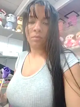 Snapshot of VivienAndClark chatting on November 5, 2025, 4:07 pm VivienAndClark online show from November 5, 2025, 4:07 pm