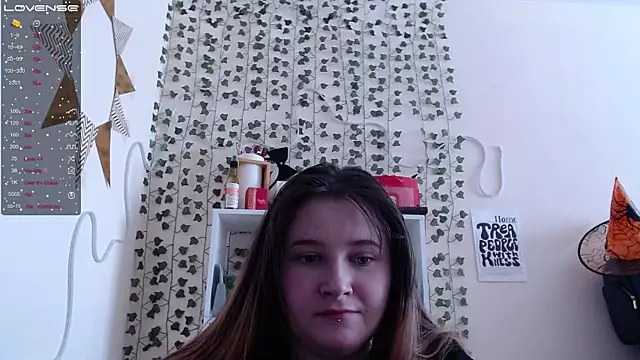 Snapshot of Light_Luna chatting on February 6, 2025, 5:35 am Light Luna online show from February 6, 2025, 5:35 am