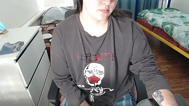 EvaMiron online show from October 6, 2025, 9:51 am