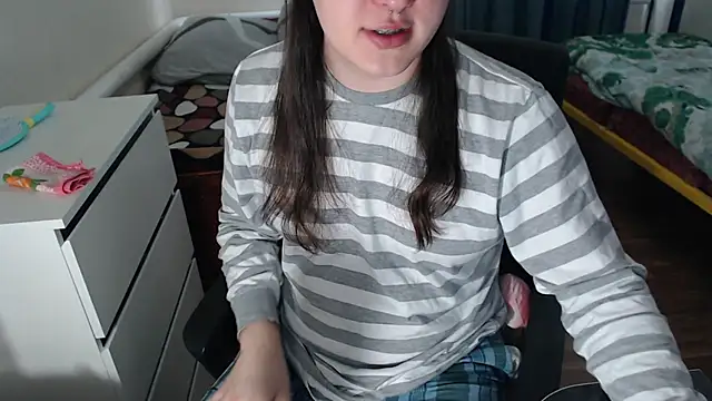 EvaMiron online show from October 9, 2025, 10:46 am