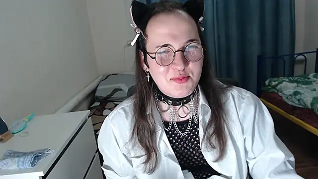 EvaMiron online show from October 21, 2025, 2:18 pm