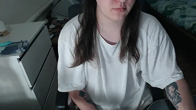 EvaMiron online show from November 15, 2025, 8:33 am