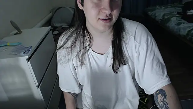 EvaMiron online show from December 2, 2025, 12:32 pm