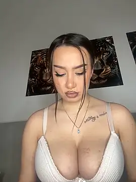 deliaroyal online show from February 8, 2025, 11:44 am