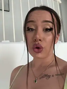 Snapshot of deliaroyal chatting on March 13, 2025, 2:33 pm deliaroyal online show from March 13, 2025, 2:33 pm