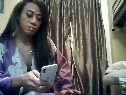 Snapshot of CaramelDipper chatting on December 16, 2024, 5:17 am CaramelDipper online show from December 16, 2024, 5:17 am