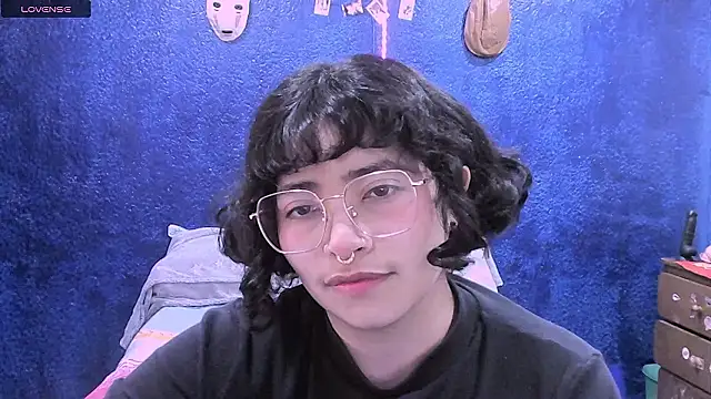 NinaYellow online show from February 3, 2026, 12:43 pm