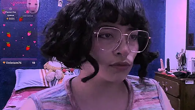 NinaYellow online show from March 10, 2026, 1:05 pm