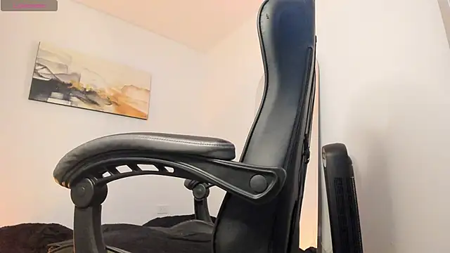 Snapshot of LucianSinclair chatting on December 18, 2024, 10:57 pm LucianSinclair online show from December 18, 2024, 10:57 pm