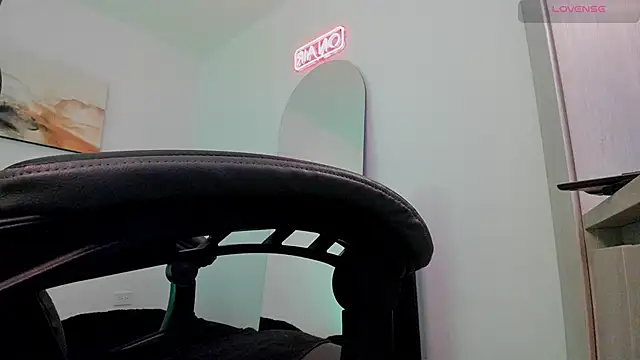 Snapshot of LucianSinclair chatting on January 22, 2025, 2:59 am LucianSinclair online show from January 22, 2025, 2:59 am