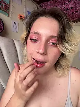 Snapshot of Enyeld_ruru chatting on February 23, 2025, 1:42 pm Enyeld ruru online show from February 23, 2025, 1:42 pm