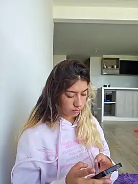 Snapshot of Enyeld_ruru chatting on November 8, 2025, 4:29 pm Enyeld ruru online show from November 8, 2025, 4:29 pm