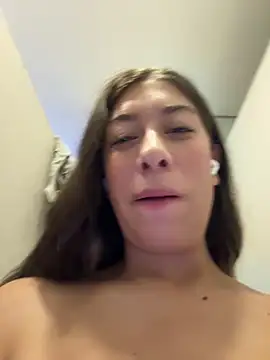 Snapshot of Enyeld_ruru chatting on May 3, 2026, 5:52 pm Enyeld ruru online show from May 3, 2026, 5:52 pm
