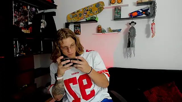 Snapshot of Tom_Krakow chatting on December 6, 2024, 7:12 pm Tom Krakow online show from December 6, 2024, 7:12 pm