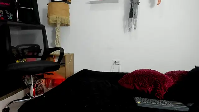 Snapshot of Tom_Krakow chatting on December 7, 2024, 11:56 pm Tom Krakow online show from December 7, 2024, 11:56 pm