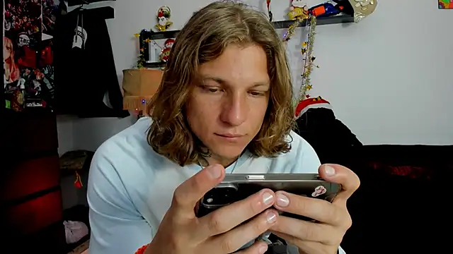 Snapshot of Tom_Krakow chatting on December 12, 2024, 6:31 pm Tom Krakow online show from December 12, 2024, 6:31 pm