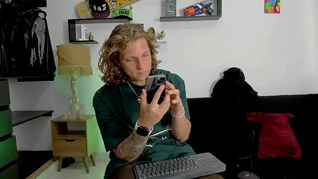 Snapshot of Tom_Krakow chatting on January 13, 2025, 7:42 pm Tom Krakow online show from January 13, 2025, 7:42 pm
