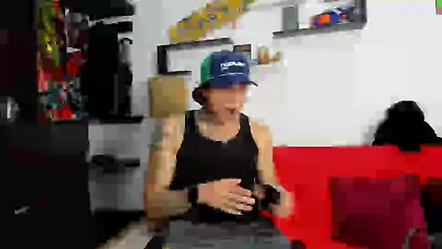 Snapshot of Tom_Krakow chatting on February 27, 2025, 7:04 pm Tom Krakow online show from February 27, 2025, 7:04 pm