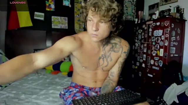 Snapshot of Tom_Krakow chatting on September 9, 2025, 1:32 pm Tom Krakow online show from September 9, 2025, 1:32 pm
