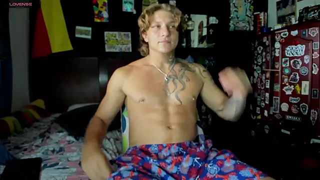 Snapshot of Tom_Krakow chatting on September 23, 2025, 6:33 pm Tom Krakow online show from September 23, 2025, 6:33 pm