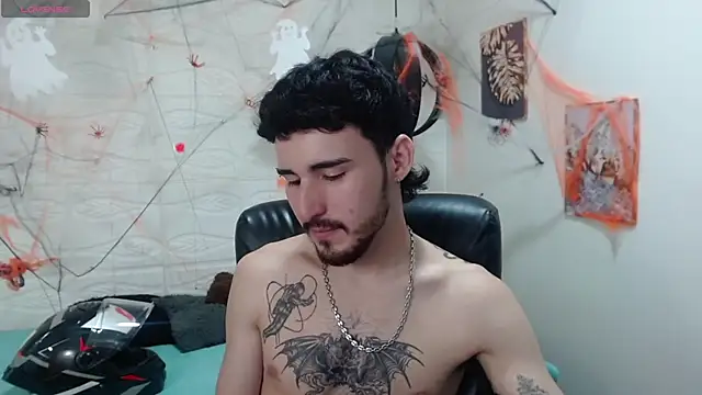 Snapshot of DmitriSanders chatting on December 3, 2024, 12:35 am DmitriSanders online show from December 3, 2024, 12:35 am