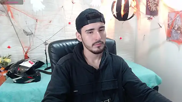 Snapshot of DmitriSanders chatting on December 4, 2024, 12:08 am DmitriSanders online show from December 4, 2024, 12:08 am