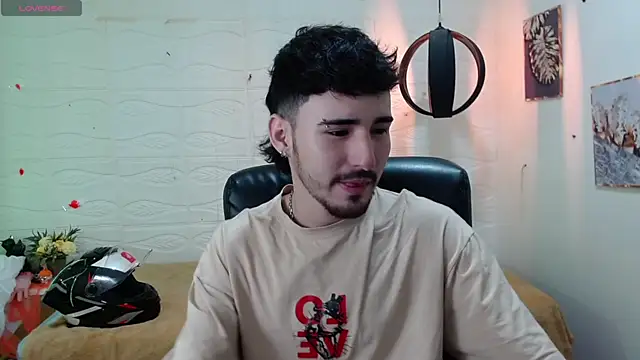 Snapshot of DmitriSanders chatting on December 11, 2024, 8:39 pm DmitriSanders online show from December 11, 2024, 8:39 pm