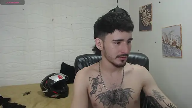 Snapshot of DmitriSanders chatting on December 14, 2024, 10:07 pm DmitriSanders online show from December 14, 2024, 10:07 pm