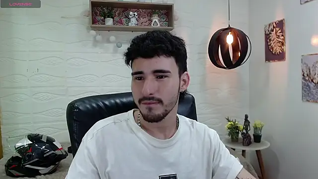 Snapshot of DmitriSanders chatting on January 9, 2025, 2:33 am DmitriSanders online show from January 9, 2025, 2:33 am