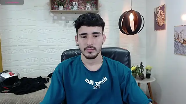 Snapshot of DmitriSanders chatting on January 10, 2025, 8:26 pm DmitriSanders online show from January 10, 2025, 8:26 pm