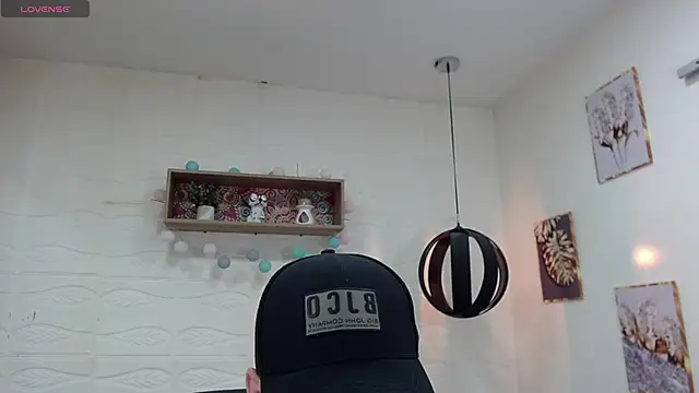 Snapshot of DmitriSanders chatting on February 7, 2025, 9:04 pm DmitriSanders online show from February 7, 2025, 9:04 pm