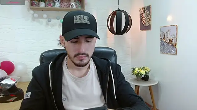 Snapshot of DmitriSanders chatting on March 5, 2025, 9:37 pm DmitriSanders online show from March 5, 2025, 9:37 pm