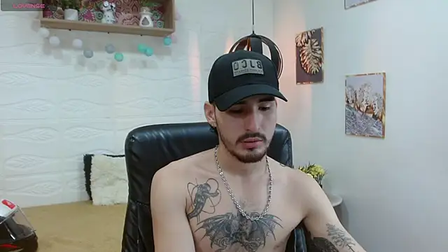 Snapshot of DmitriSanders chatting on March 6, 2025, 9:31 pm DmitriSanders online show from March 6, 2025, 9:31 pm