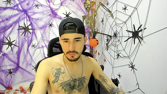 Snapshot of DmitriSanders chatting on October 4, 2025, 6:50 pm DmitriSanders online show from October 4, 2025, 6:50 pm