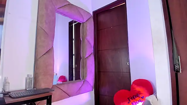 Snapshot of naatashamendozaa chatting on September 25, 2025, 4:00 pm naatashamendozaa online show from September 25, 2025, 4:00 pm