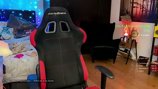 Lisaonthemoon online show from April 11, 2026, 1:37 pm