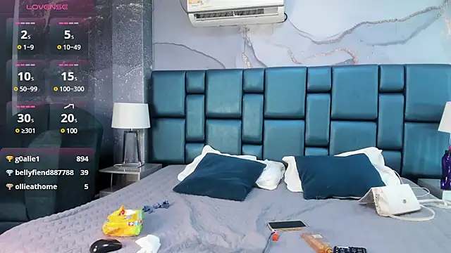 Snapshot of Nahomi_Wild chatting on January 25, 2025, 2:04 am Nahomi Wild online show from January 25, 2025, 2:04 am