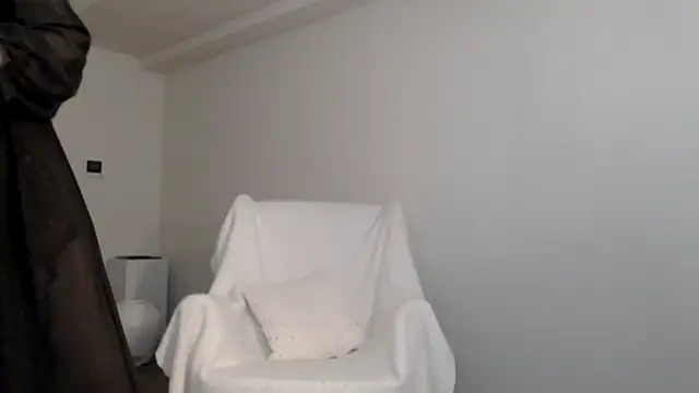 Snapshot of Lily_0000 chatting on February 11, 2025, 11:43 am Lily 0000 online show from February 11, 2025, 11:43 am