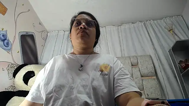 KEYRA-MILLER- online show from February 22, 2026, 2:13 am