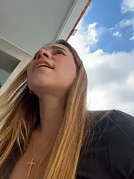 Lezy  online show from December 13, 2025, 7:53 pm