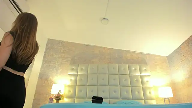 Lezy  online show from February 4, 2026, 7:42 pm